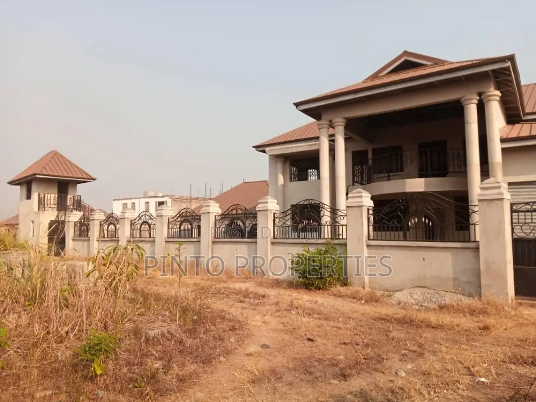 6bdrm House in Ejisu Krapa for sale