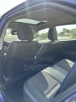 Toyota Corolla SE (1.8L 4cyl 2A) 2018 Blue