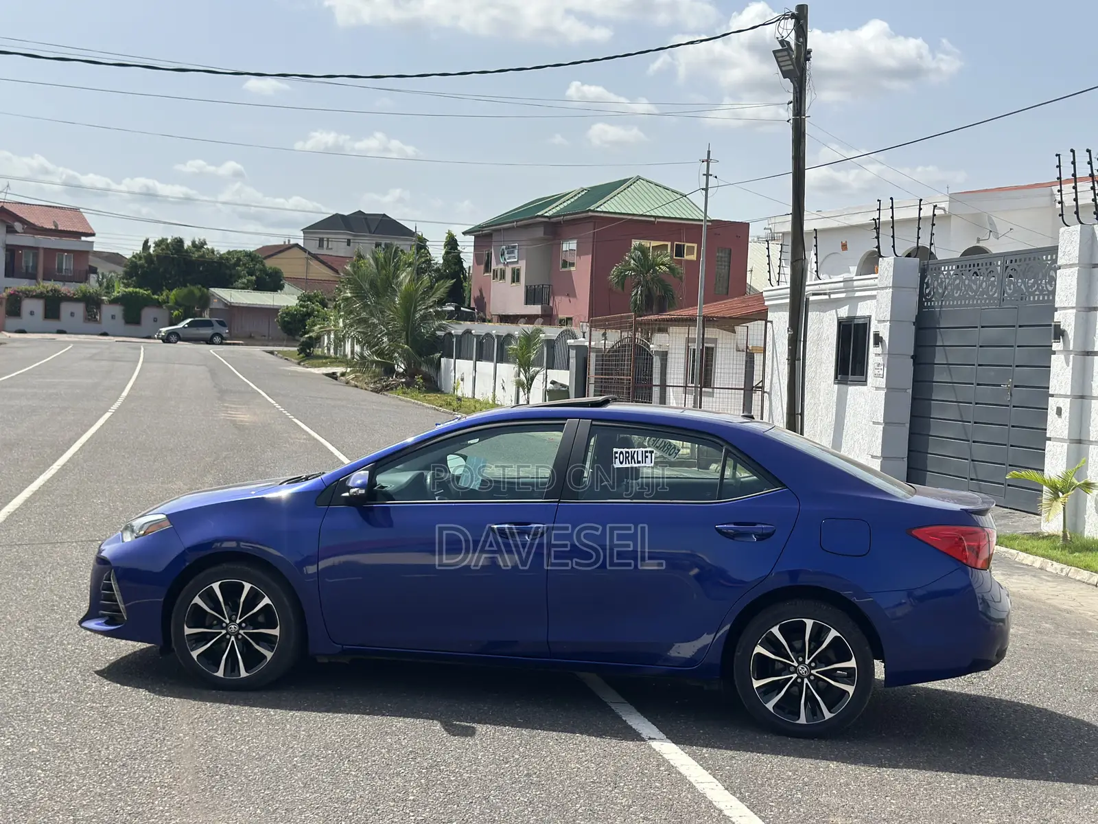 Toyota Corolla SE (1.8L 4cyl 2A) 2018 Blue