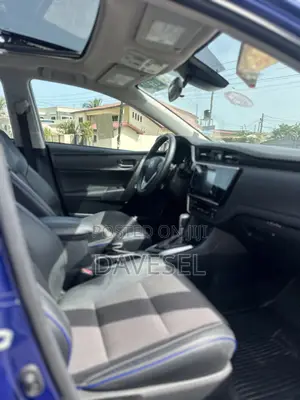 Toyota Corolla SE (1.8L 4cyl 2A) 2018 Blue