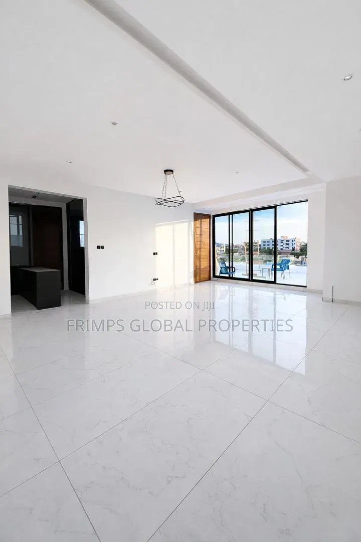 6bdrm House in Accra Metropolitan for sale