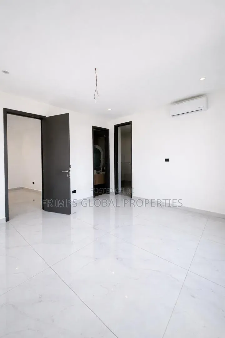 6bdrm House in Accra Metropolitan for sale