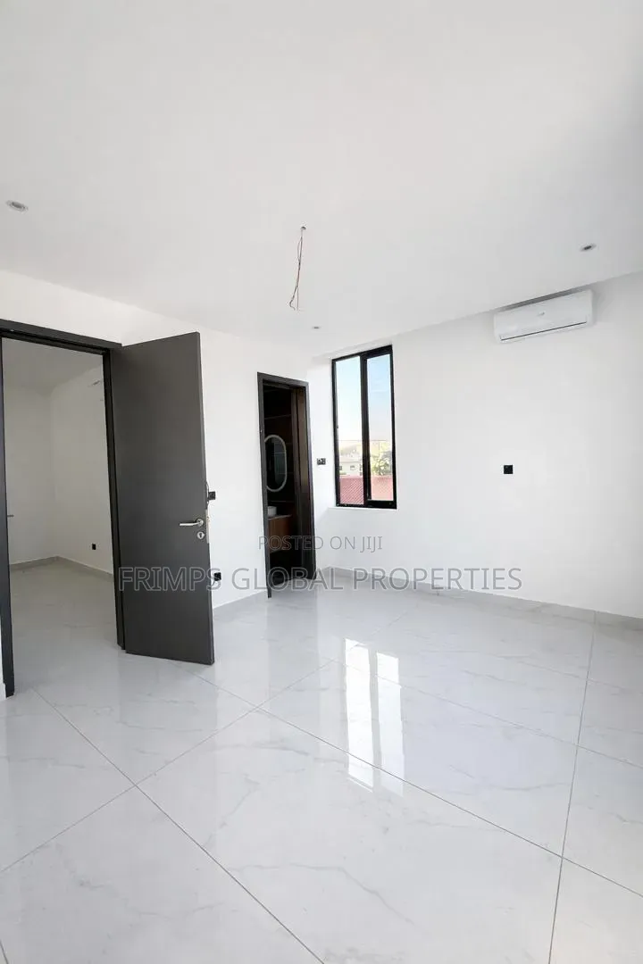 6bdrm House in Accra Metropolitan for sale
