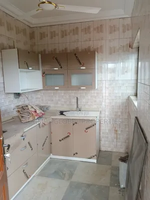 3bdrm Apartment in West Hills Mall Area for rent