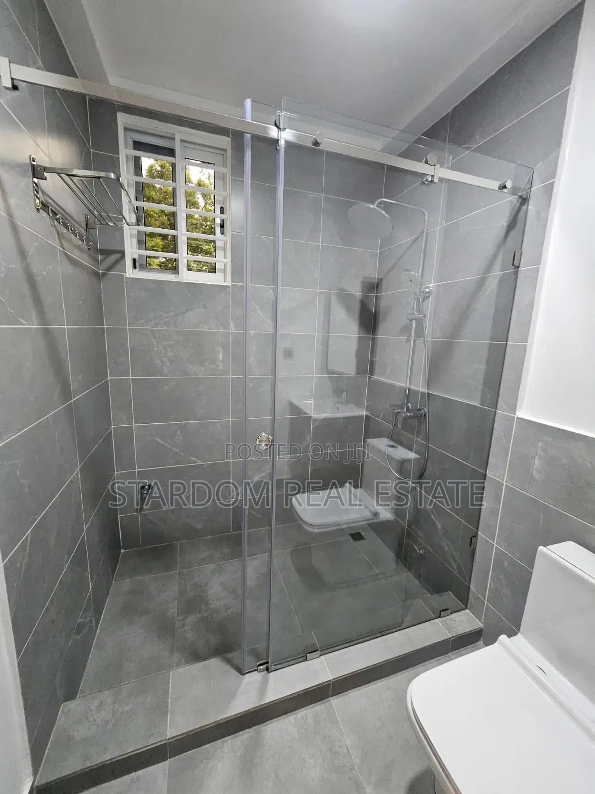 3bdrm Bungalow in Adenta Amrahia, Barrier for sale