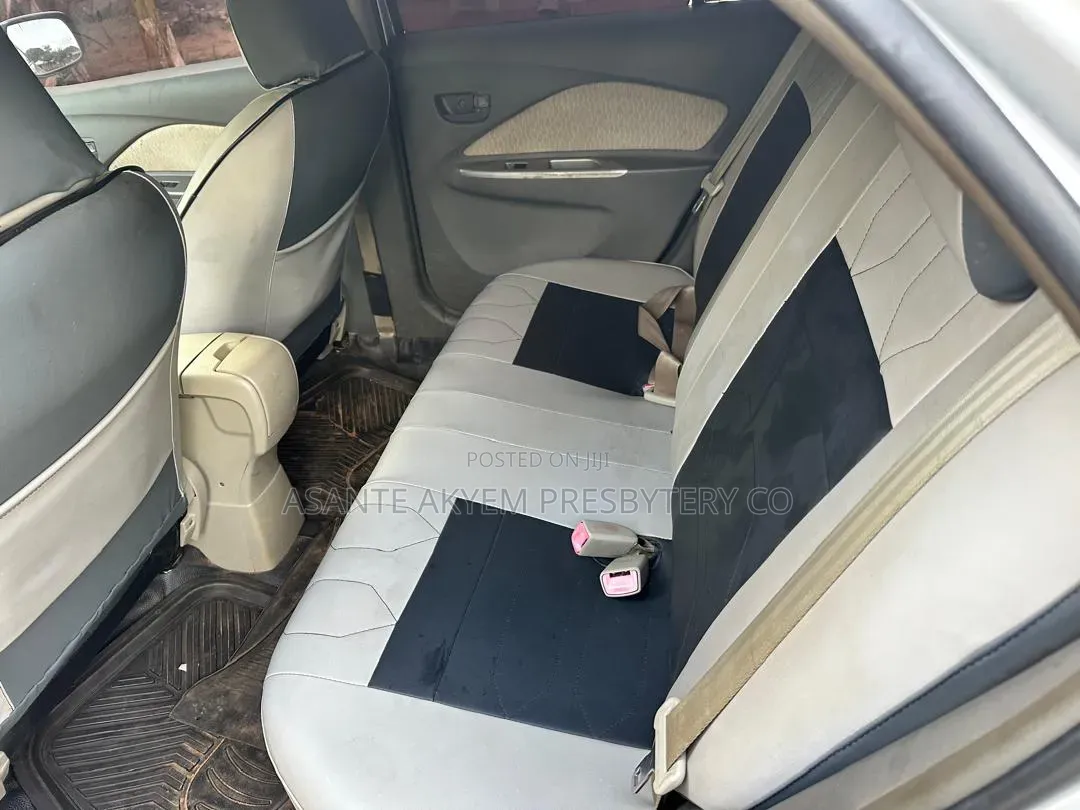 Toyota Belta 2010 Silver