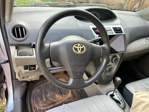 Toyota Belta 2010 Silver