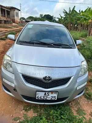 Toyota Belta 2010 Silver
