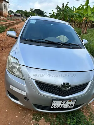 Toyota Belta 2010 Silver