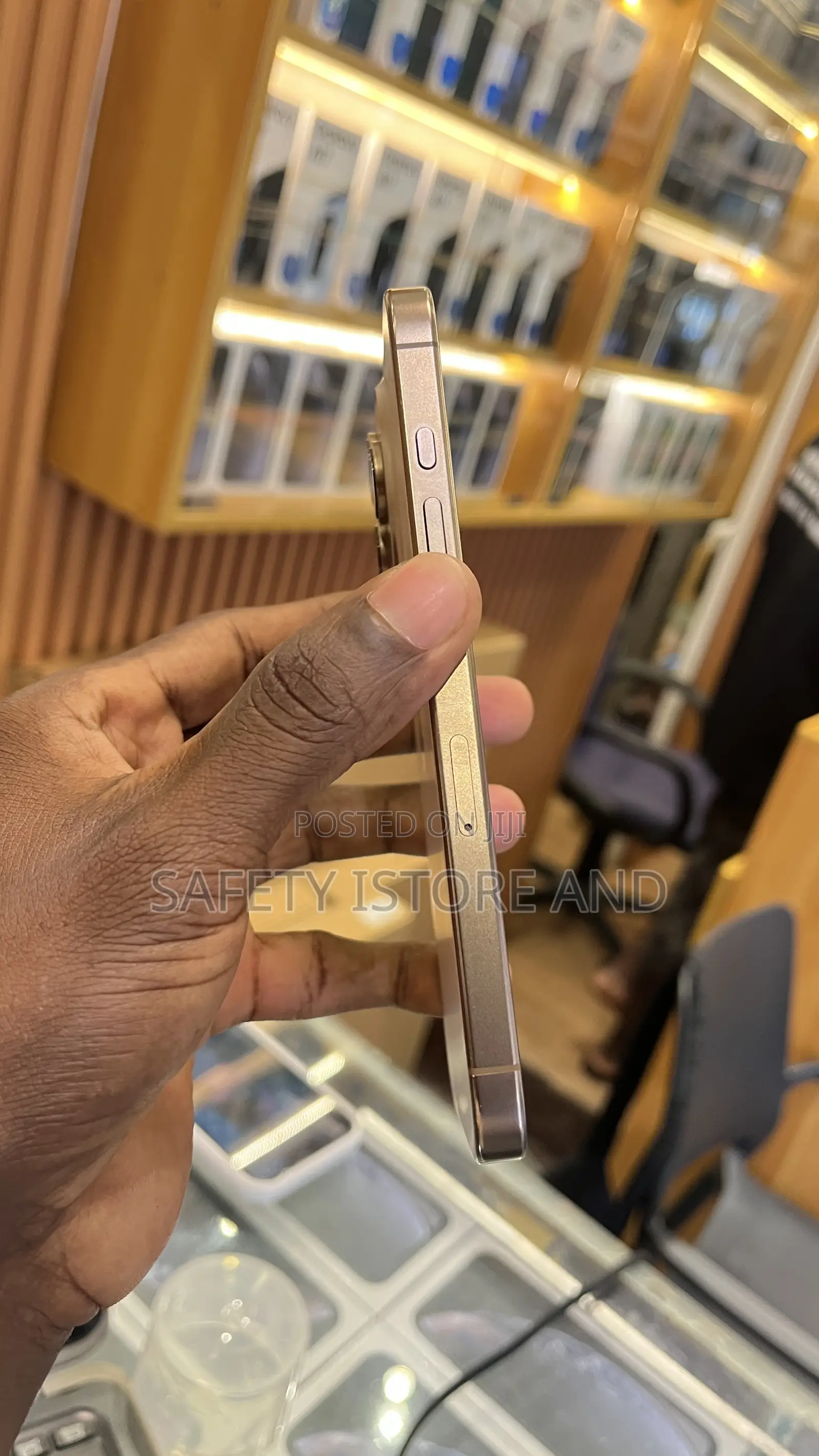 New Apple iPhone 16 Pro 128 GB Gold