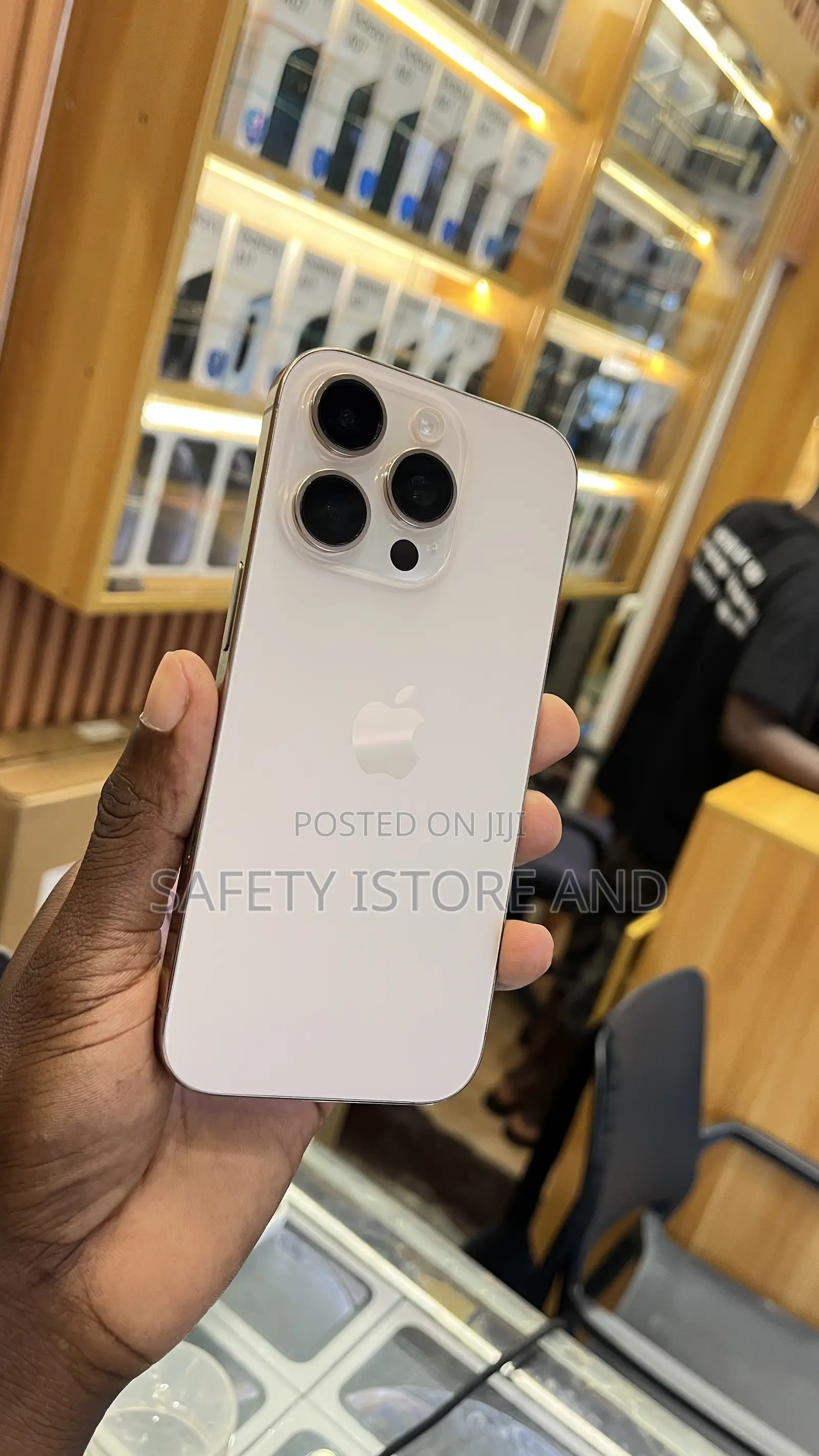 New Apple iPhone 16 Pro 128 GB Gold