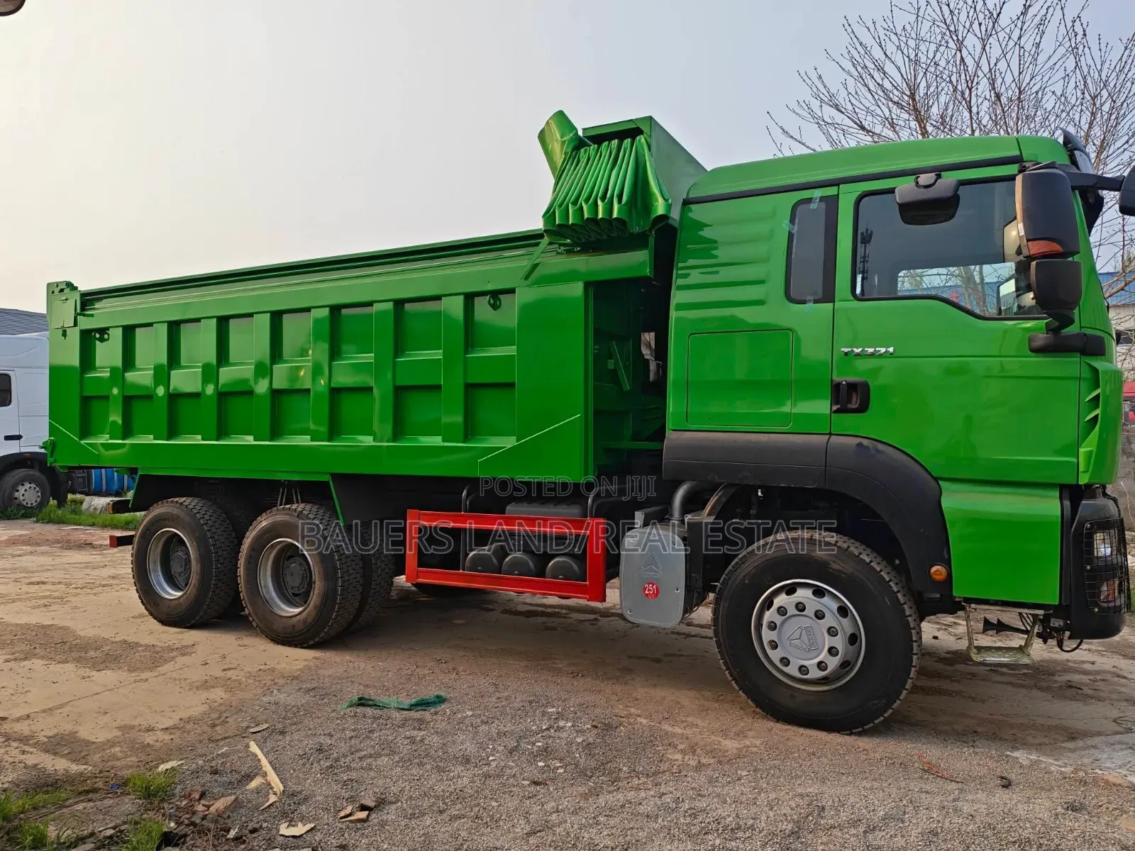 Sinotruk Howo Tx Heavy-Duty Green Tipper Truck