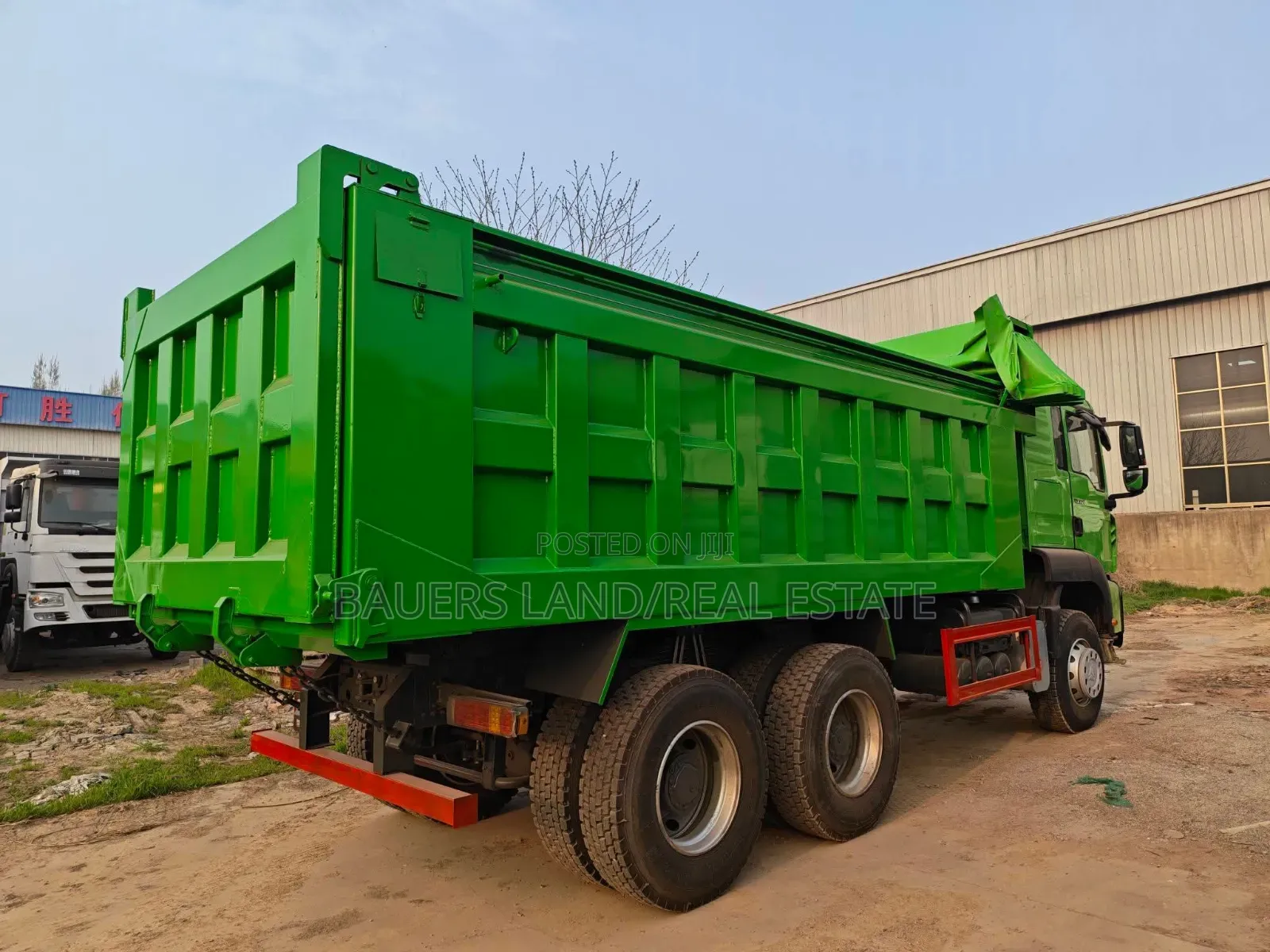 Sinotruk Howo Tx Heavy-Duty Green Tipper Truck