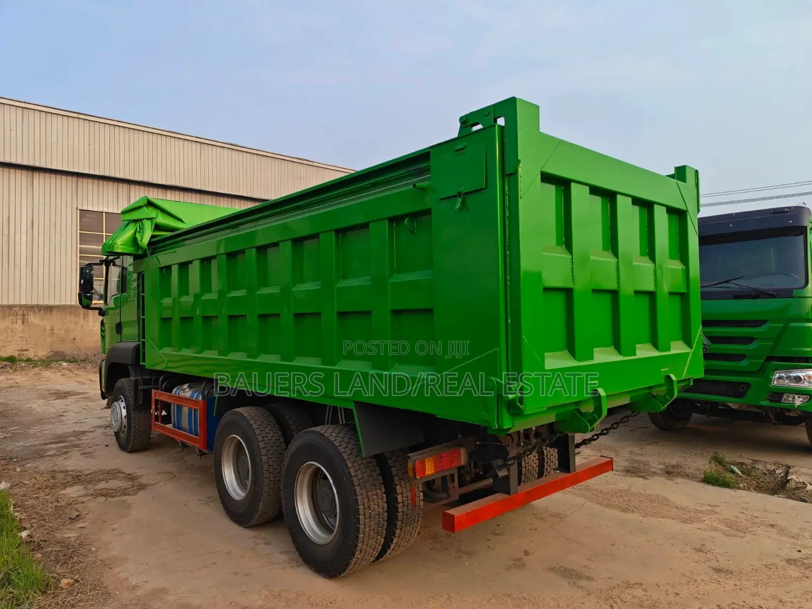 Sinotruk Howo Tx Heavy-Duty Green Tipper Truck