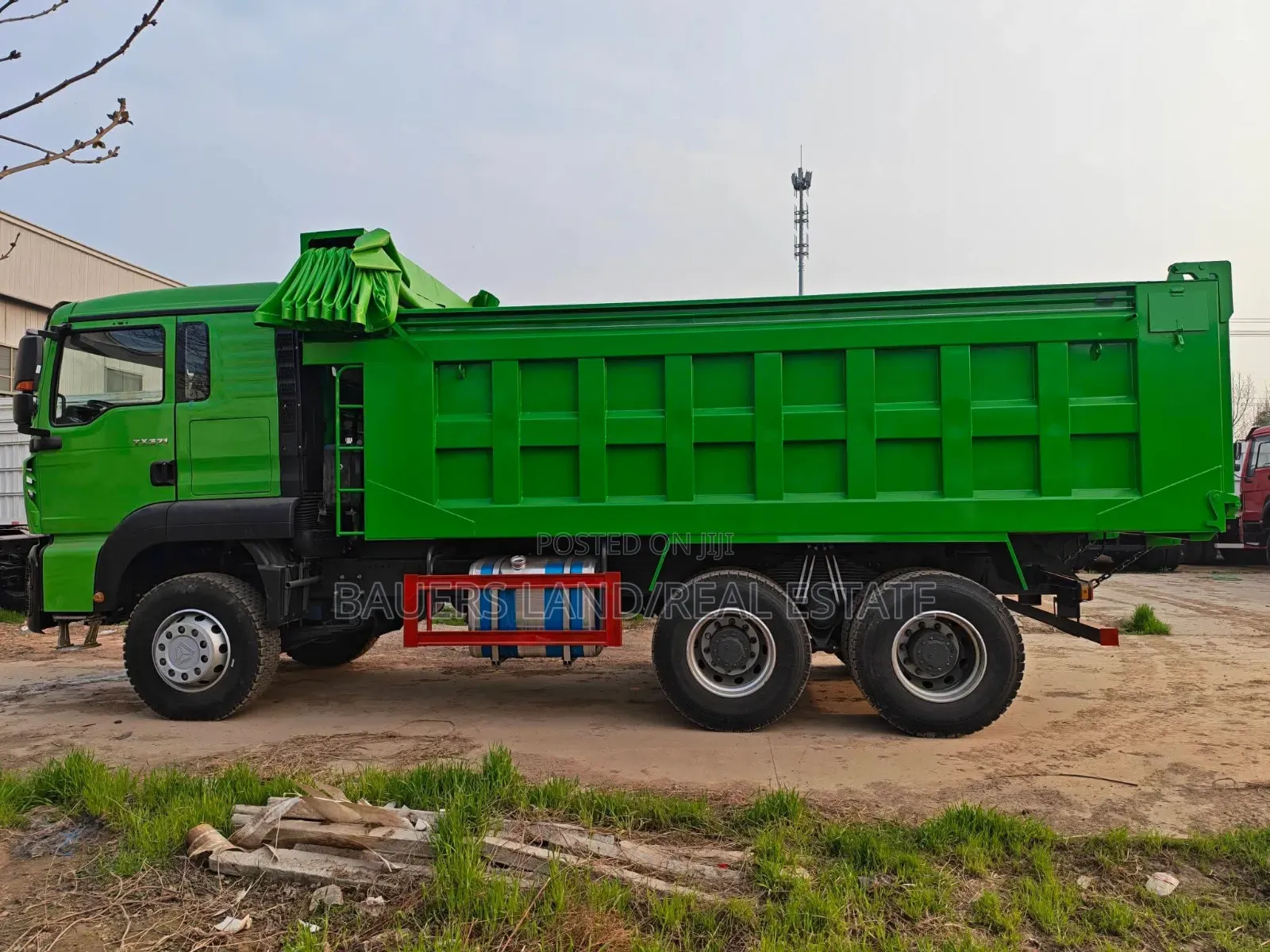 Sinotruk Howo Tx Heavy-Duty Green Tipper Truck