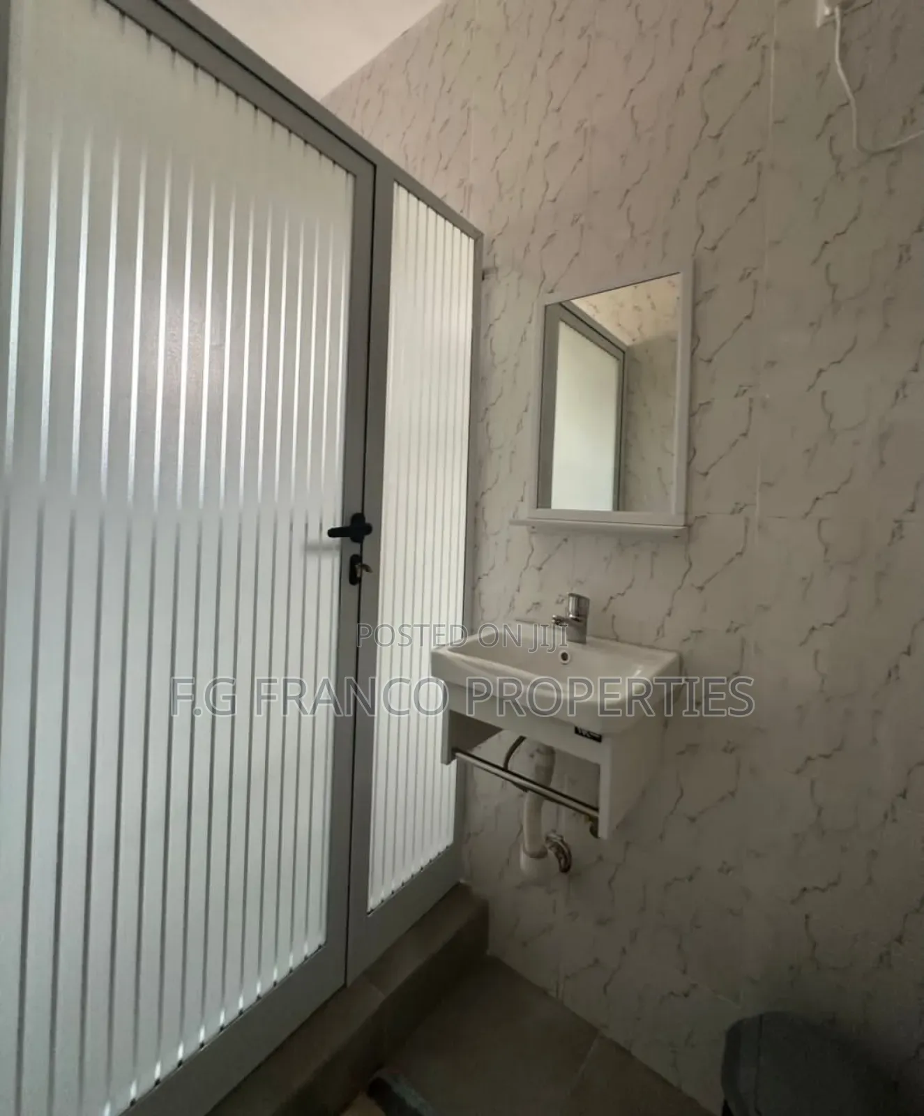 4bdrm House in Kg Franco Properties, Airport Residential Area for rent