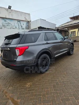 Ford Explorer XLT 4x4 2020 Gray