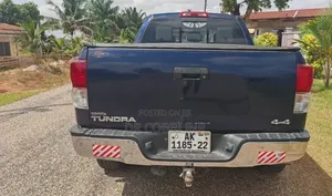 Toyota Tundra Double Cab 4x4 5.7L V8 2013 Blue