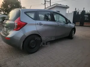 Nissan Versa 1.6 SV 4dr Sedan (1.6L 4cyl CVT) 2015 Gray