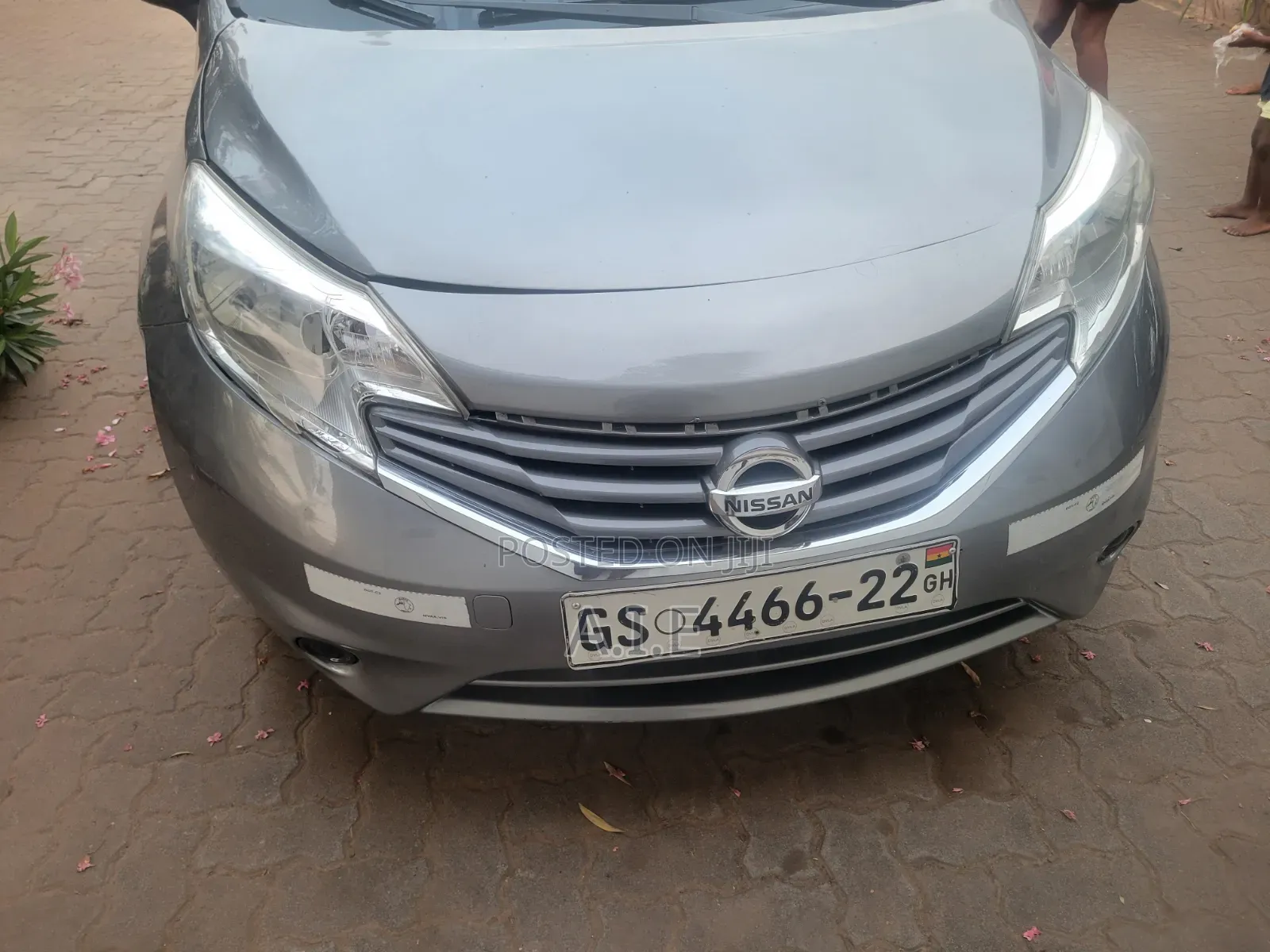Nissan Versa 1.6 SV 4dr Sedan (1.6L 4cyl CVT) 2015 Gray
