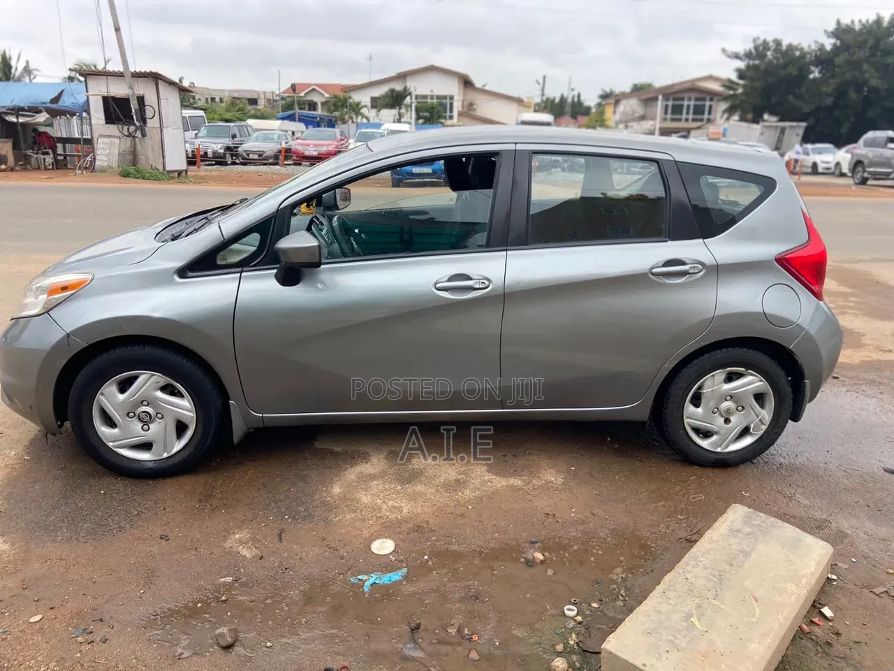 Nissan Versa 1.6 SV 4dr Sedan (1.6L 4cyl CVT) 2015 Gray