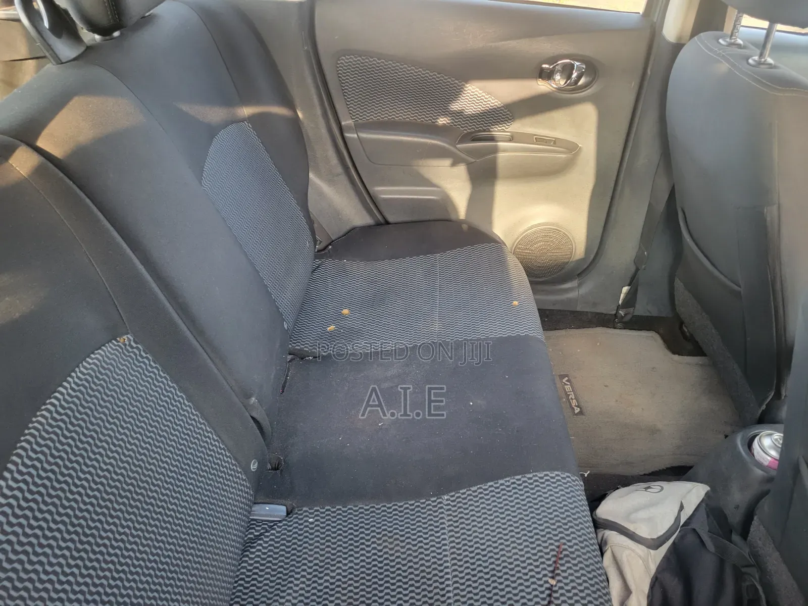 Nissan Versa 1.6 SV 4dr Sedan (1.6L 4cyl CVT) 2015 Gray