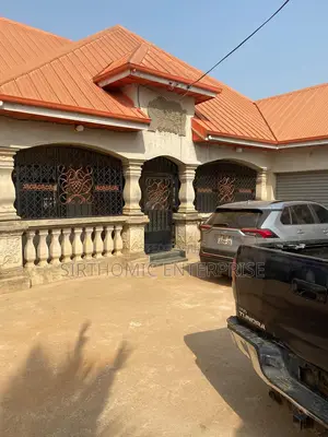 Furnished 6bdrm House in Nyankyereniase, Kumasi Metropolitan for sale