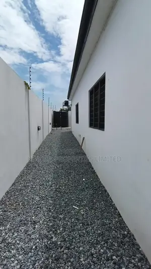 2bdrm Bungalow in East Airport, Accra Metropolitan for rent