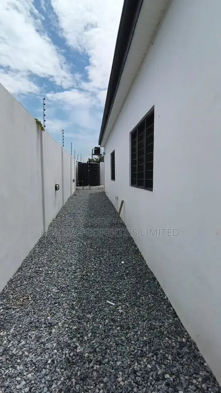 2bdrm Bungalow in East Airport, Accra Metropolitan for rent