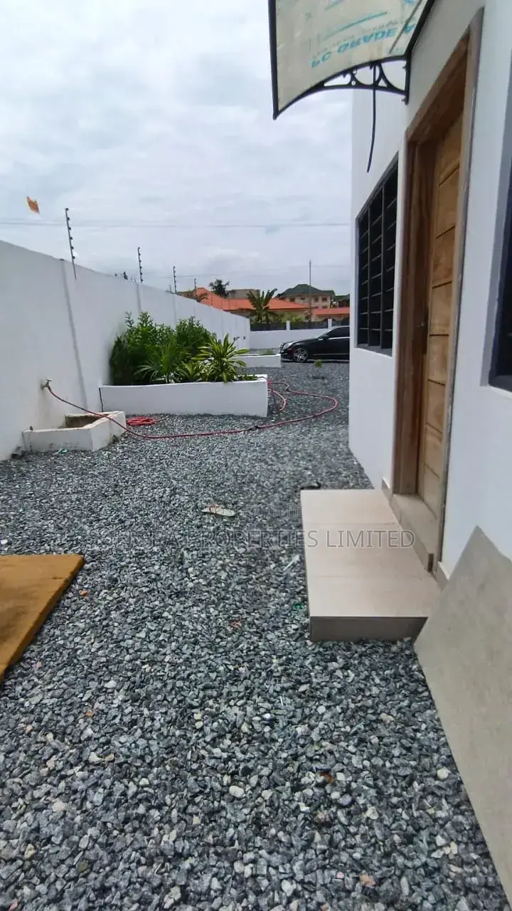 2bdrm Bungalow in East Airport, Accra Metropolitan for rent