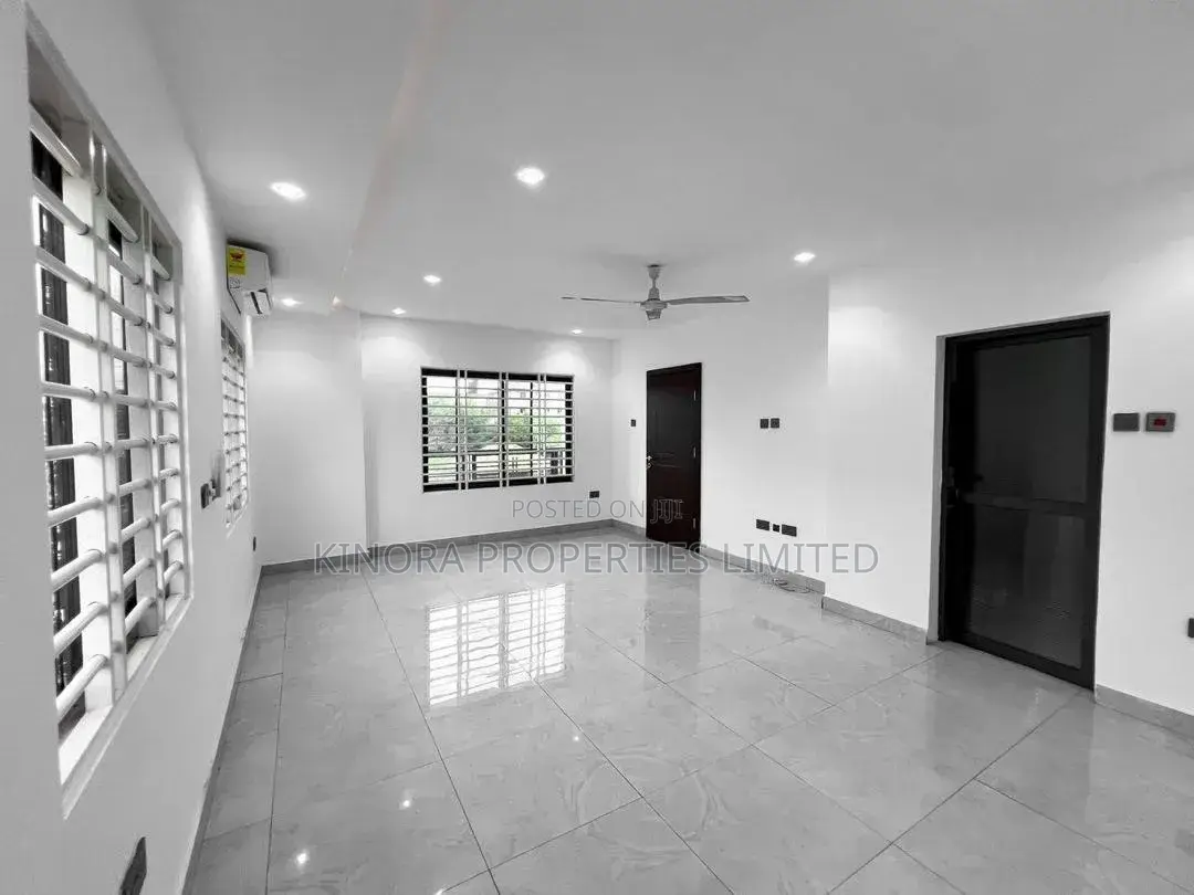 3bdrm Duplex in Adenta Barrier Rowi for rent