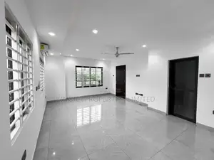 3bdrm Duplex in Adenta Barrier Rowi for rent