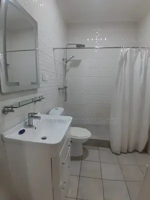 3bdrm Duplex in Adenta Barrier Rowi for rent
