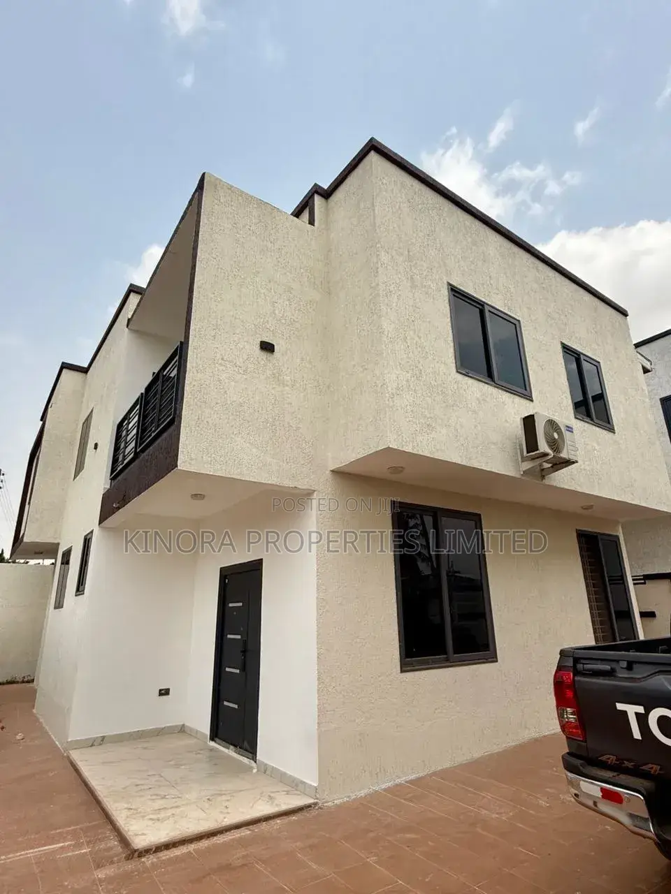3bdrm Duplex in Adenta Barrier Rowi for rent