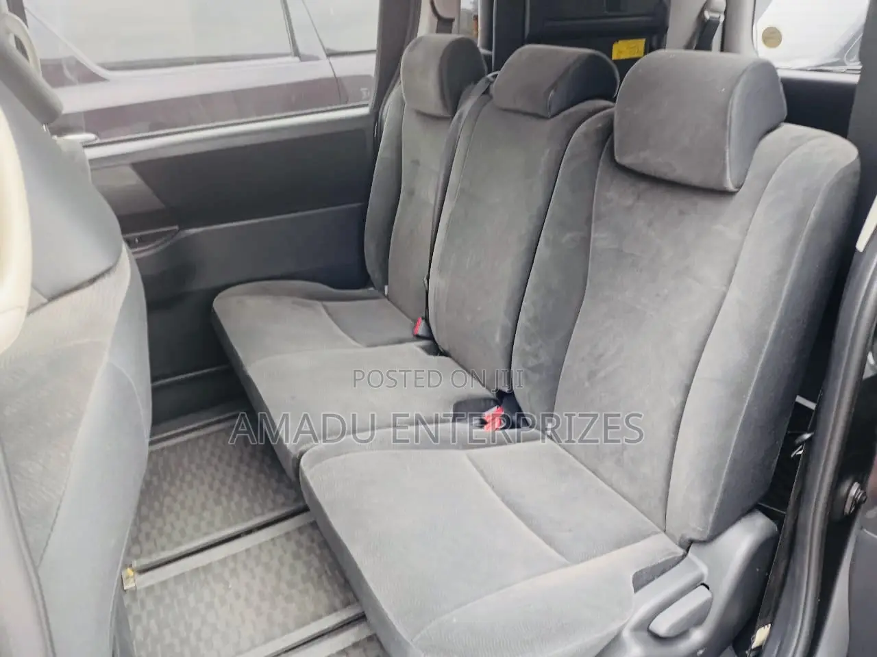Toyota Noah 2.0 143hp AWD (8 Seater) 2011 Gray