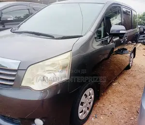 Toyota Noah 2.0 143hp AWD (8 Seater) 2011 Gray