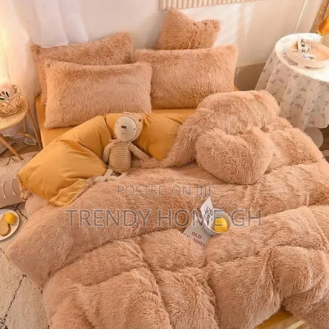 Fluffy Duvet Set With Heart Pillows – Luxury Bedding Set