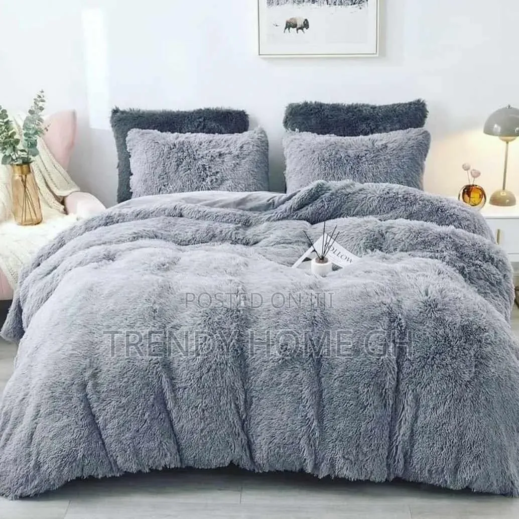 Fluffy Duvet Set With Heart Pillows – Luxury Bedding Set