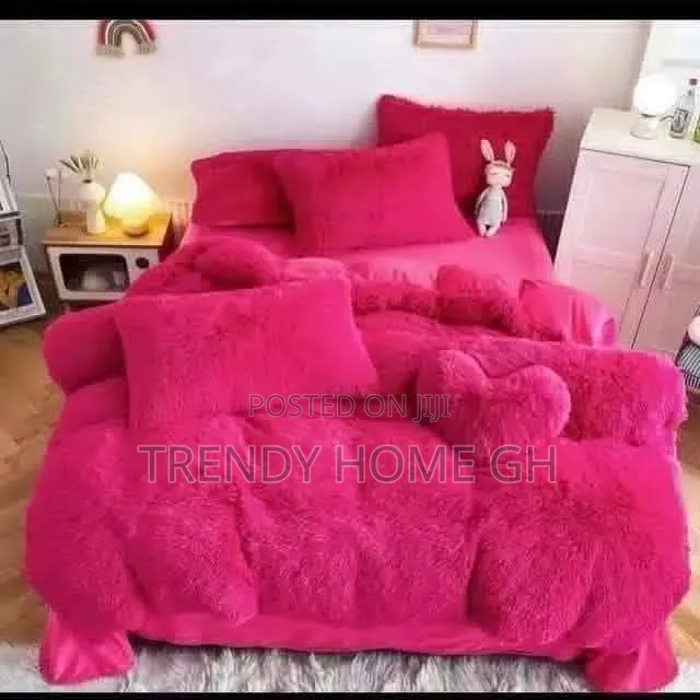 Fluffy Duvet Set With Heart Pillows – Luxury Bedding Set