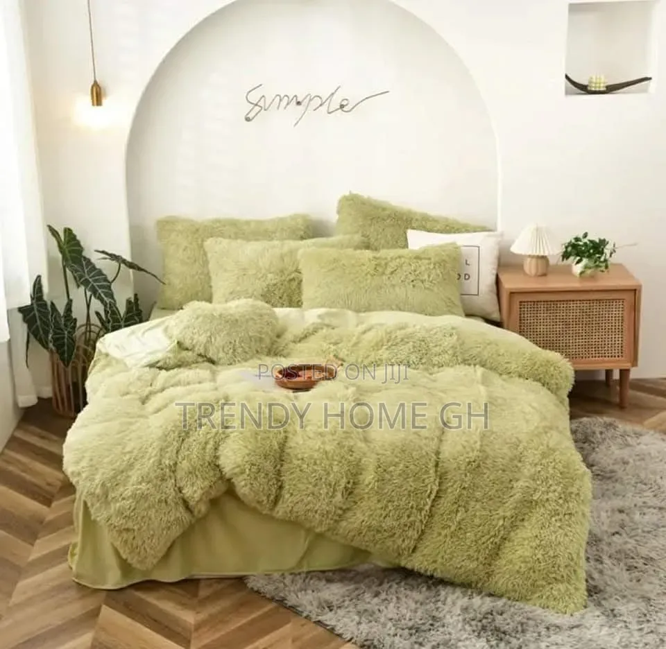 Fluffy Duvet Set With Heart Pillows – Luxury Bedding Set
