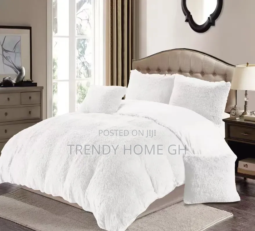 Fluffy Duvet Set With Heart Pillows – Luxury Bedding Set