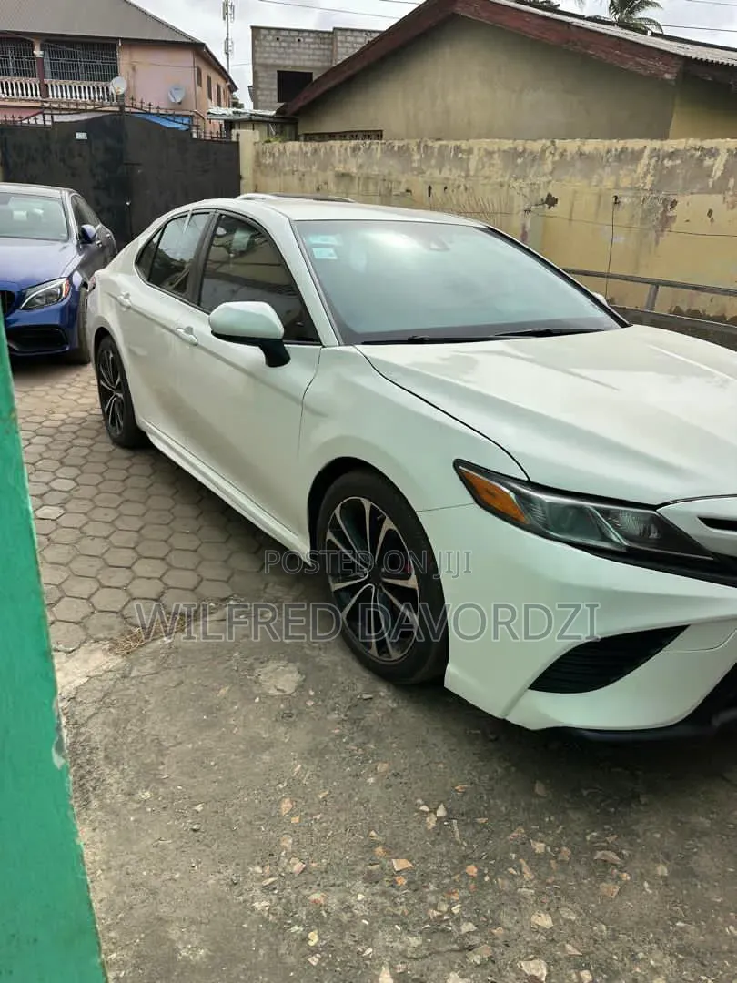 Toyota Camry SE FWD 2020 White