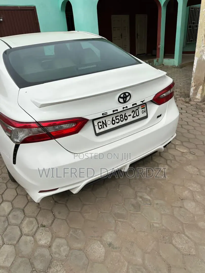 Toyota Camry SE FWD 2020 White