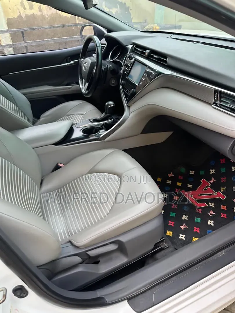 Toyota Camry SE FWD 2020 White