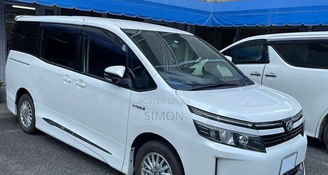Toyota Voxy 2016 White