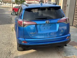 Toyota RAV4 LE AWD (2.5L 4cyl 6A) 2016 Blue