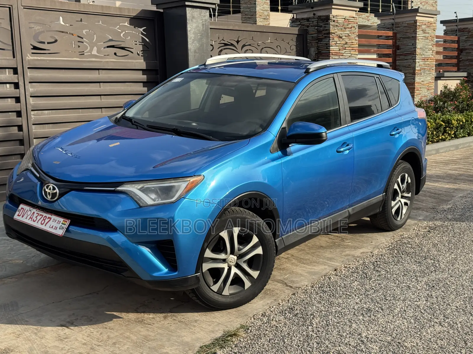 Toyota RAV4 LE AWD (2.5L 4cyl 6A) 2016 Blue