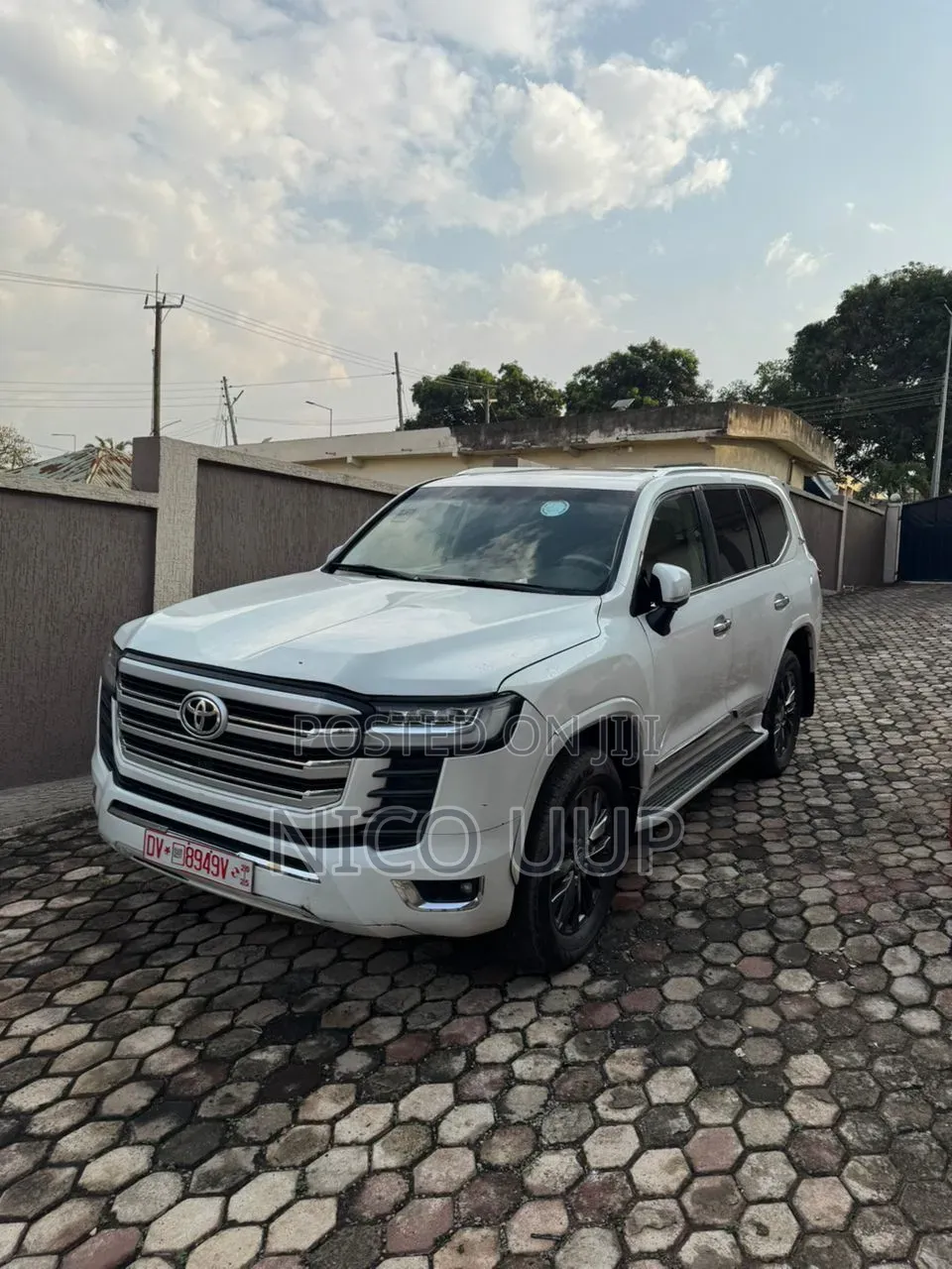 Toyota Land Cruiser LC300 2024 White
