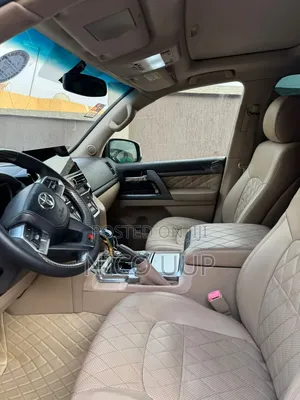 Toyota Land Cruiser LC300 2024 White