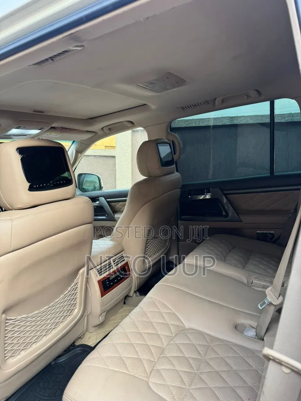 Toyota Land Cruiser LC300 2024 White